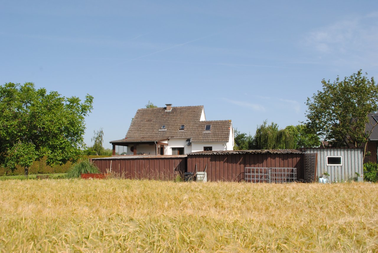 Freistehend in schöner ländlicher Lage mit herrlichem Garten und Fernblick