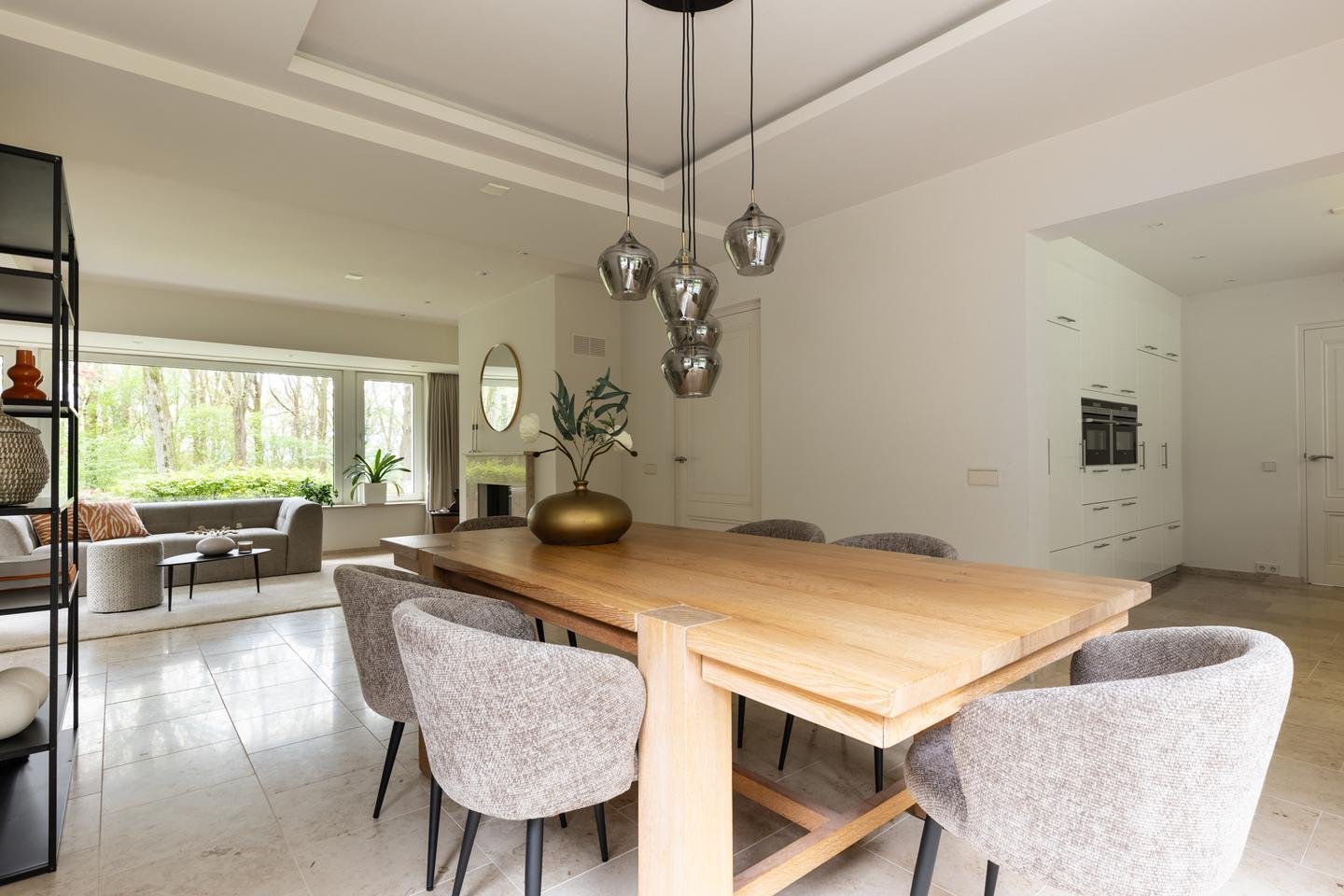 Bezugsfertig sanierte Villa am Waldrand in Toplage