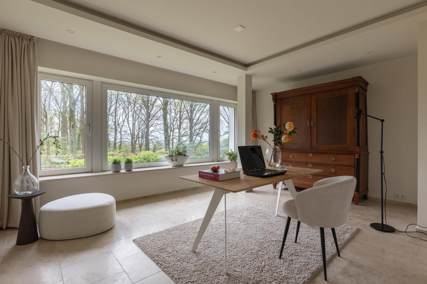 Bezugsfertig sanierte Villa am Waldrand in Toplage