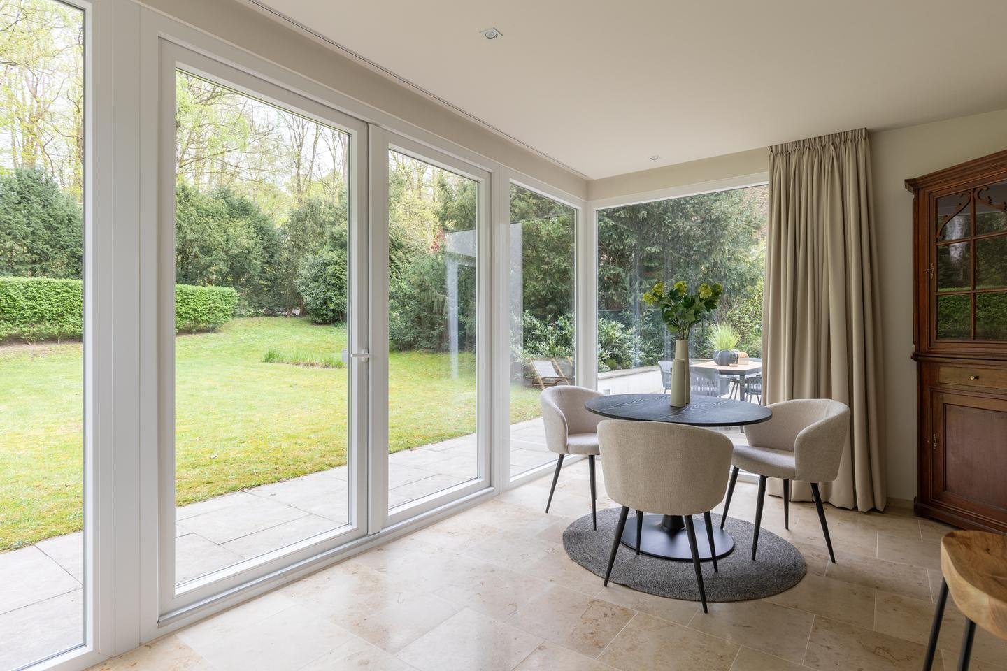 Bezugsfertig sanierte Villa am Waldrand in Toplage