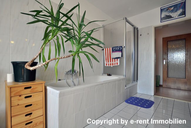 Möbliert / furnished - Gemütliche Dachgeschoss Wohnung - innenstadtnah