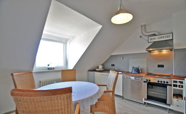 Möbliert / furnished - Gemütliche Dachgeschoss Wohnung - innenstadtnah