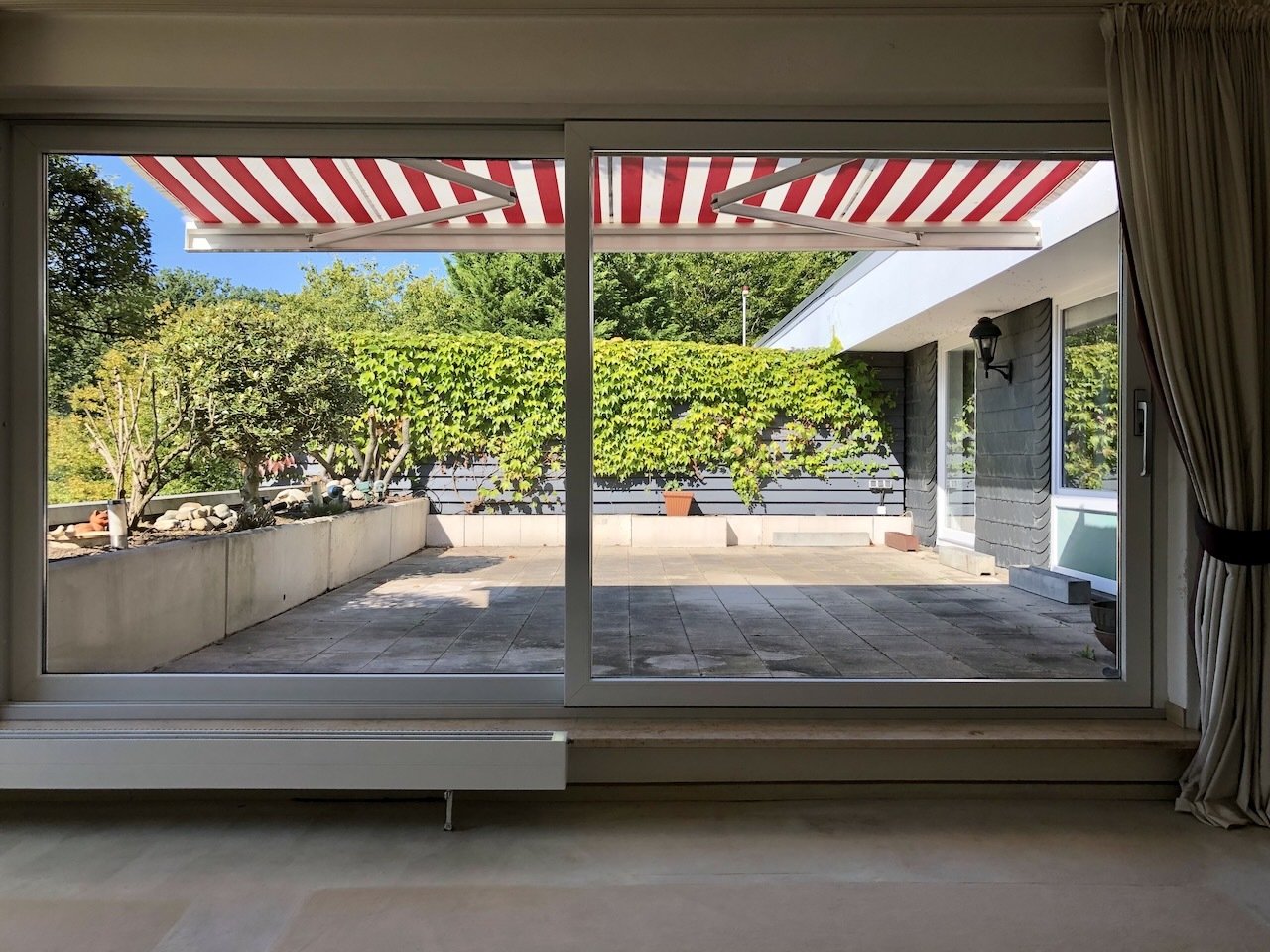 Attraktive Terrassen-Wohnung mit zwei Tiefgaragenstellplätzen in beliebter Lage