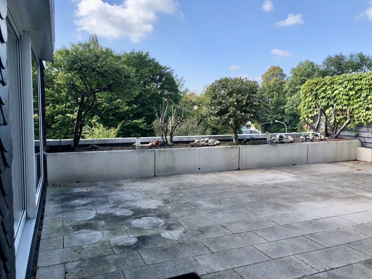 Attraktive Terrassen-Wohnung mit zwei Tiefgaragenstellplätzen in beliebter Lage