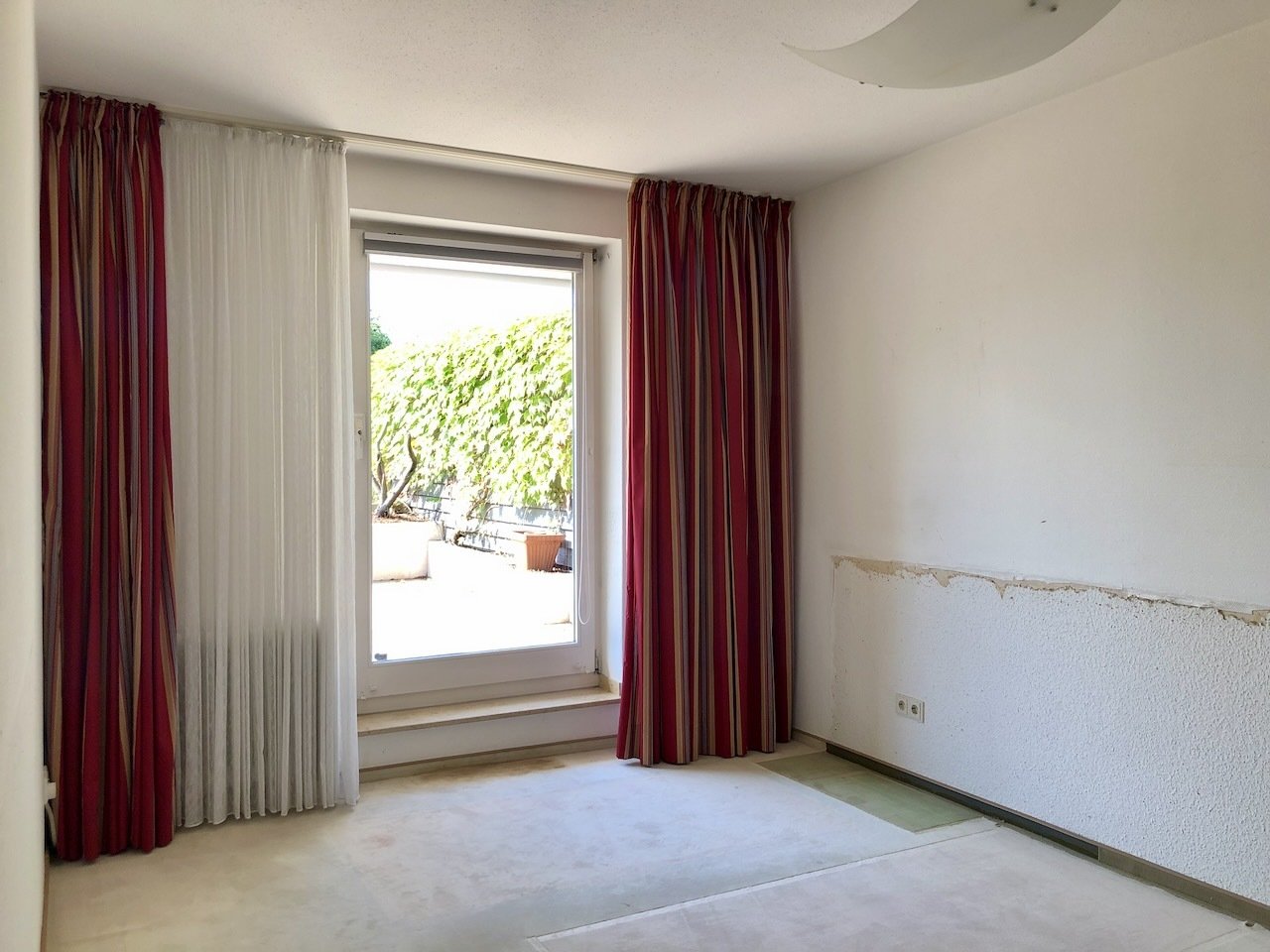 Attraktive Terrassen-Wohnung mit zwei Tiefgaragenstellplätzen in beliebter Lage