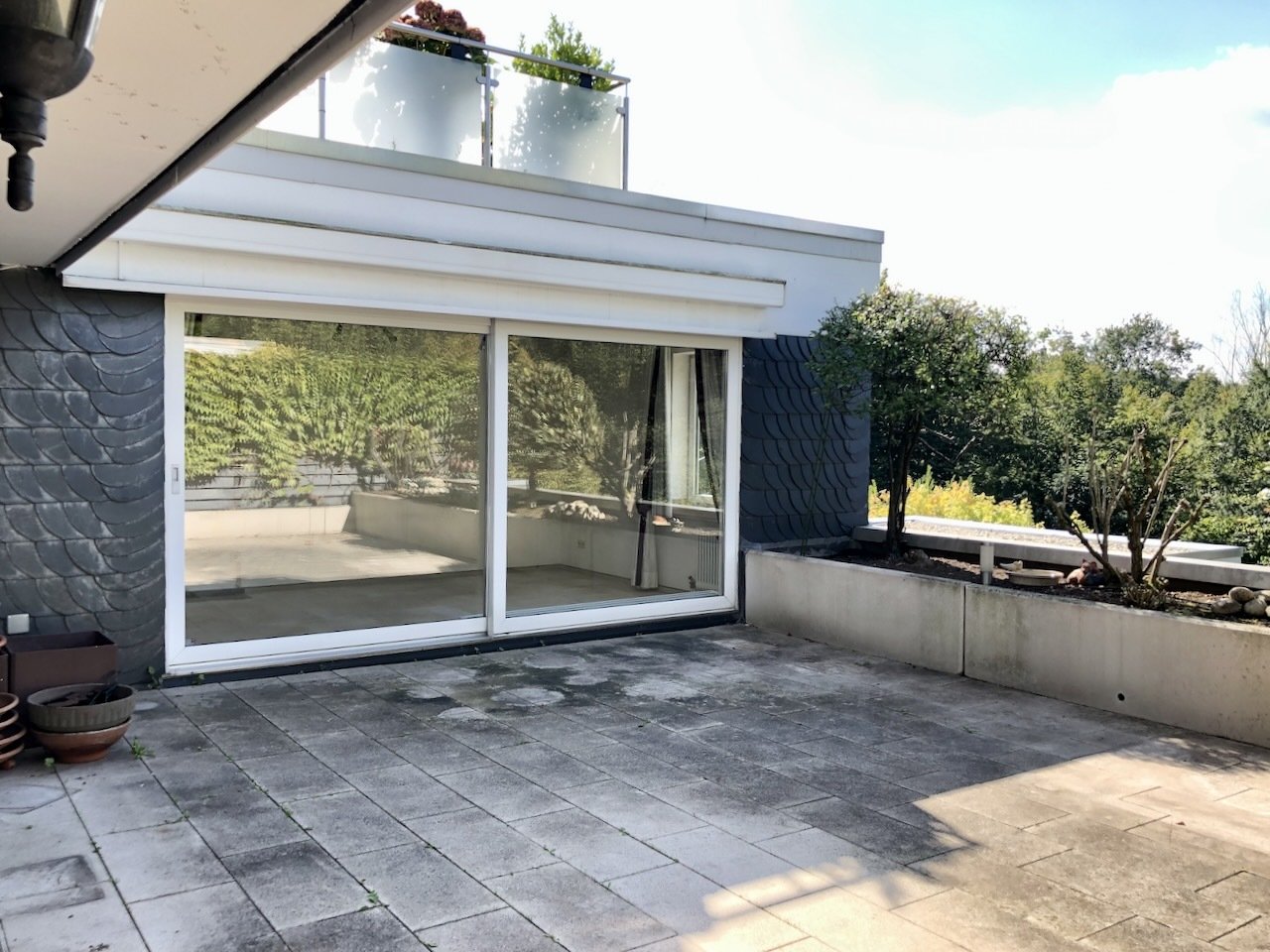 Attraktive Terrassen-Wohnung mit zwei Tiefgaragenstellplätzen in beliebter Lage