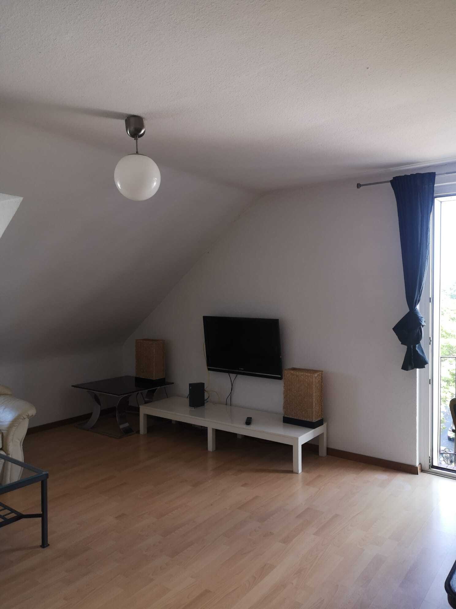 Möbliert / furnished - Gemütliche Dachgeschoss Wohnung - innenstadtnah