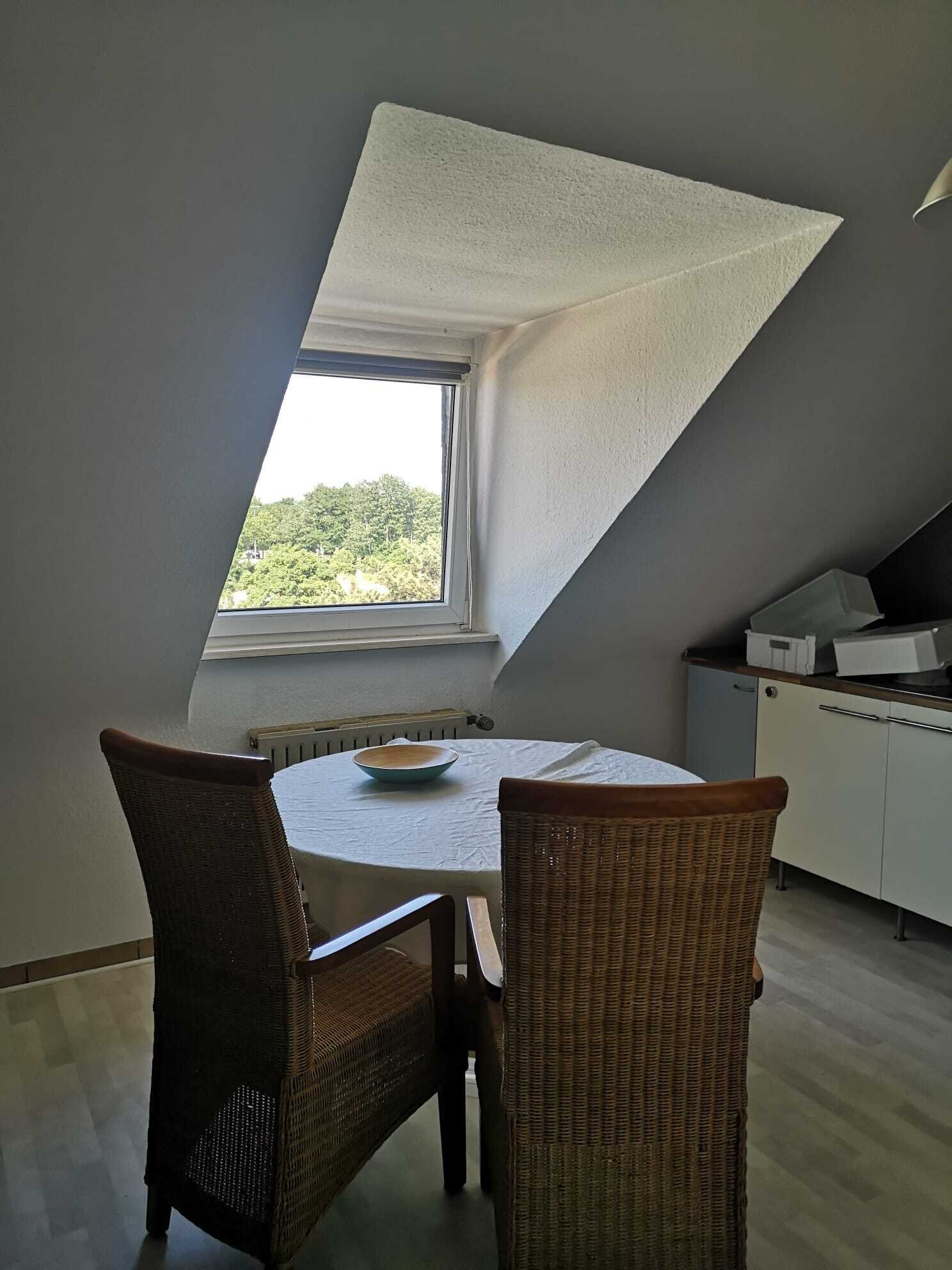 Möbliert / furnished - Gemütliche Dachgeschoss Wohnung - innenstadtnah