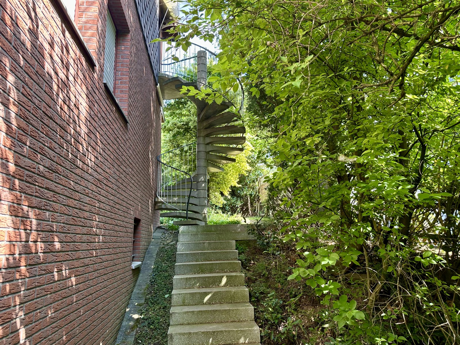 RESERVIERT | Zweifamilienhaus in Haan-Gruiten: Ruhe, Natur & Potenzial für Ihr Traumzuhause