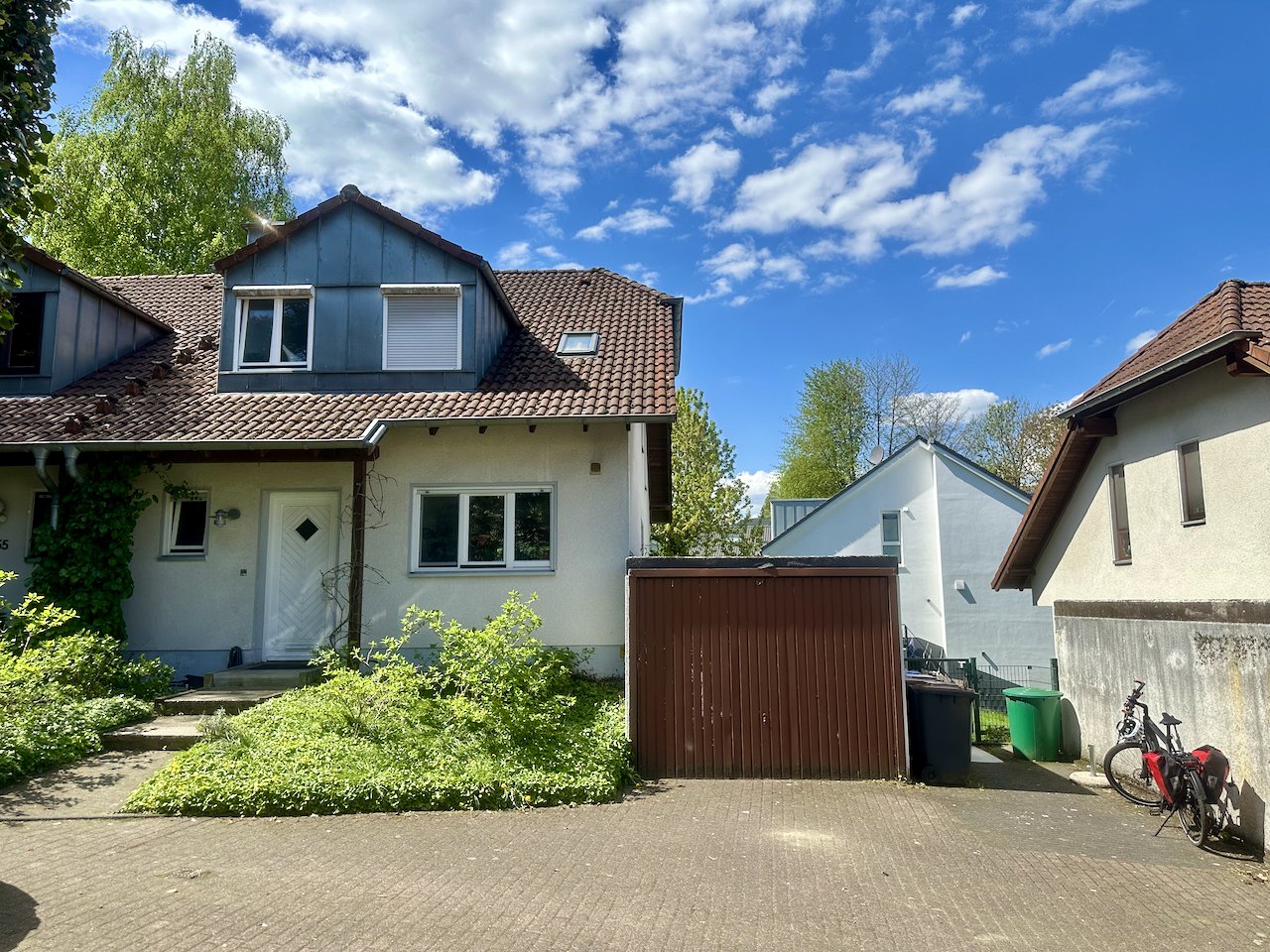 Für junge Familie: Doppelhaushälfte mit Split-Level in ruhiger Wohnlage