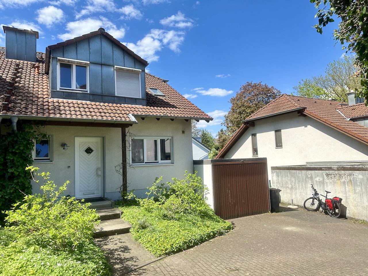 Für junge Familie: Doppelhaushälfte mit Split-Level in ruhiger Wohnlage