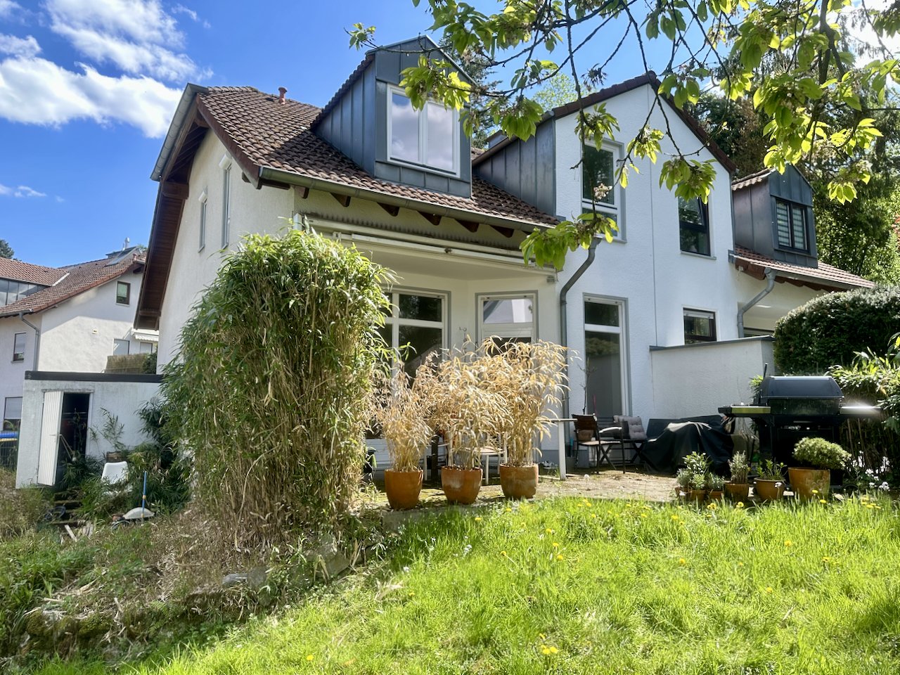 Für junge Familie: Doppelhaushälfte mit Split-Level in ruhiger Wohnlage