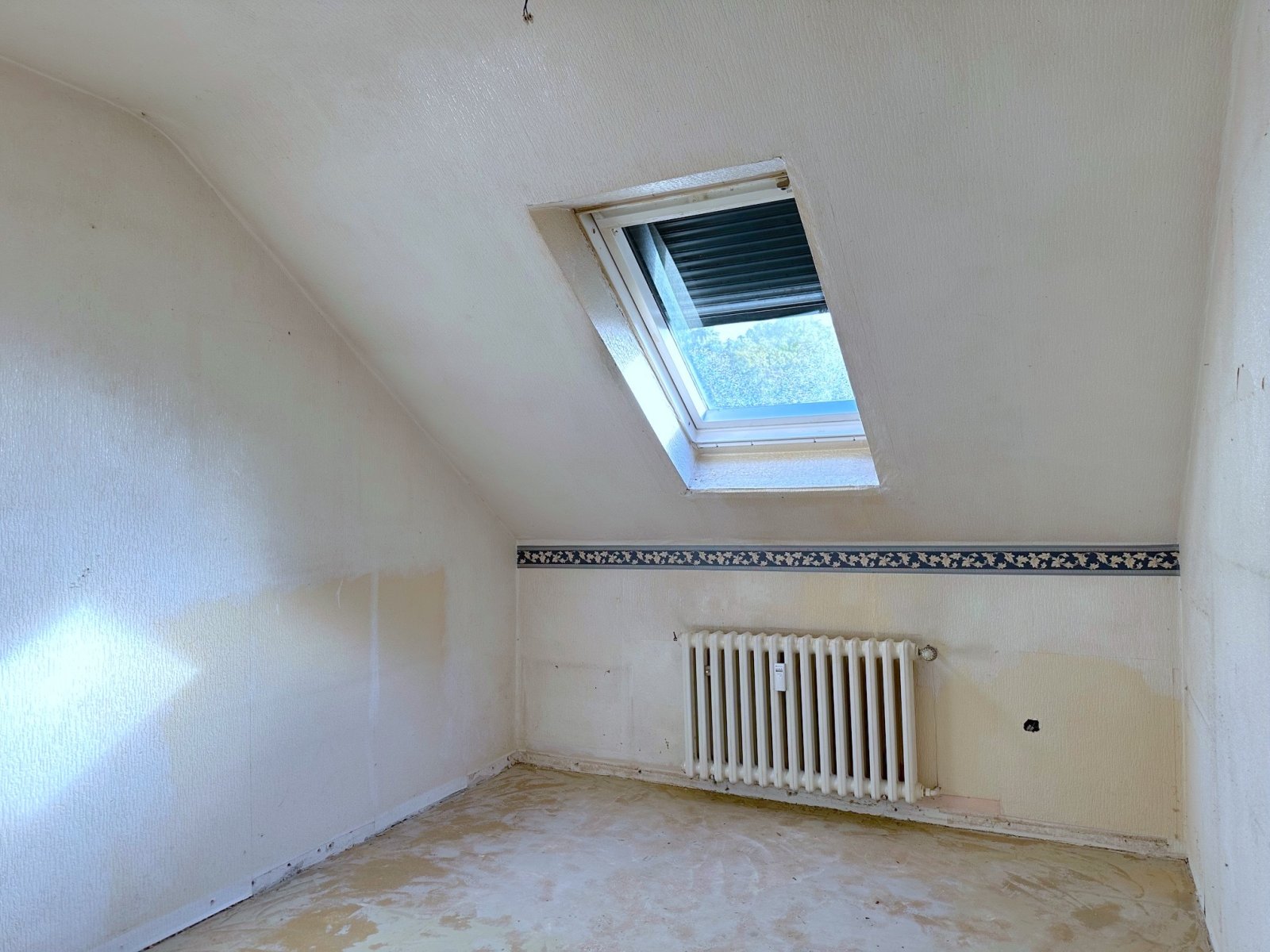 Ein Rohdiamant mit Potenzial auf 32 m² im Dachgeschoss