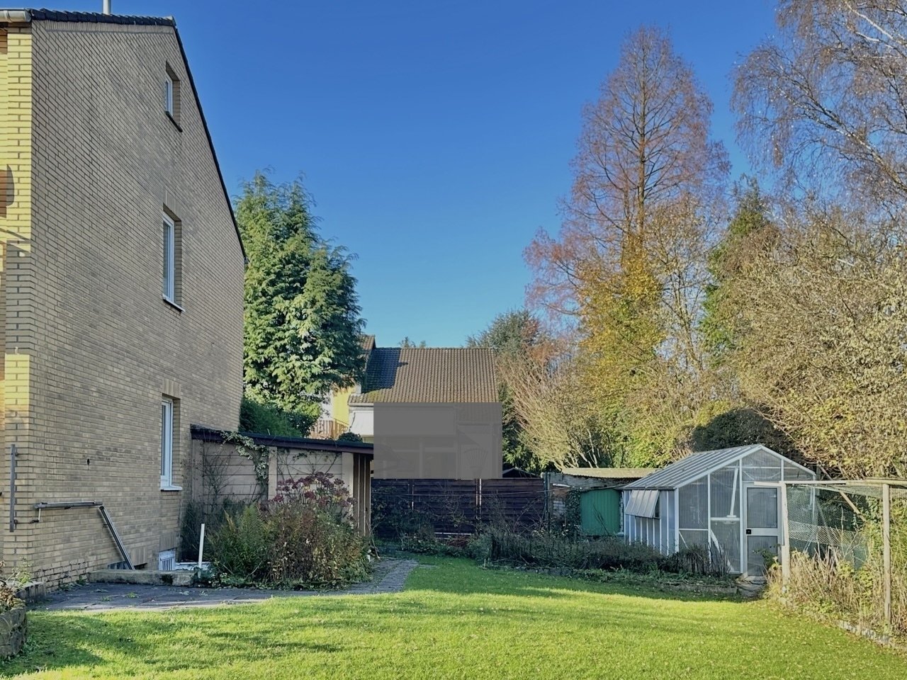 Baugrundstück plus charmantes 60er Jahre Reihenendhaus in Metzkausen!