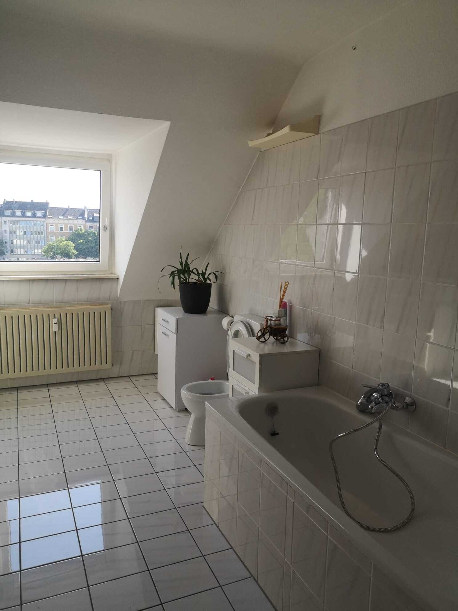 Ab Sofort / Möbliert / furnished - Gemütliche Dachgeschoss Wohnung - innenstadtnah