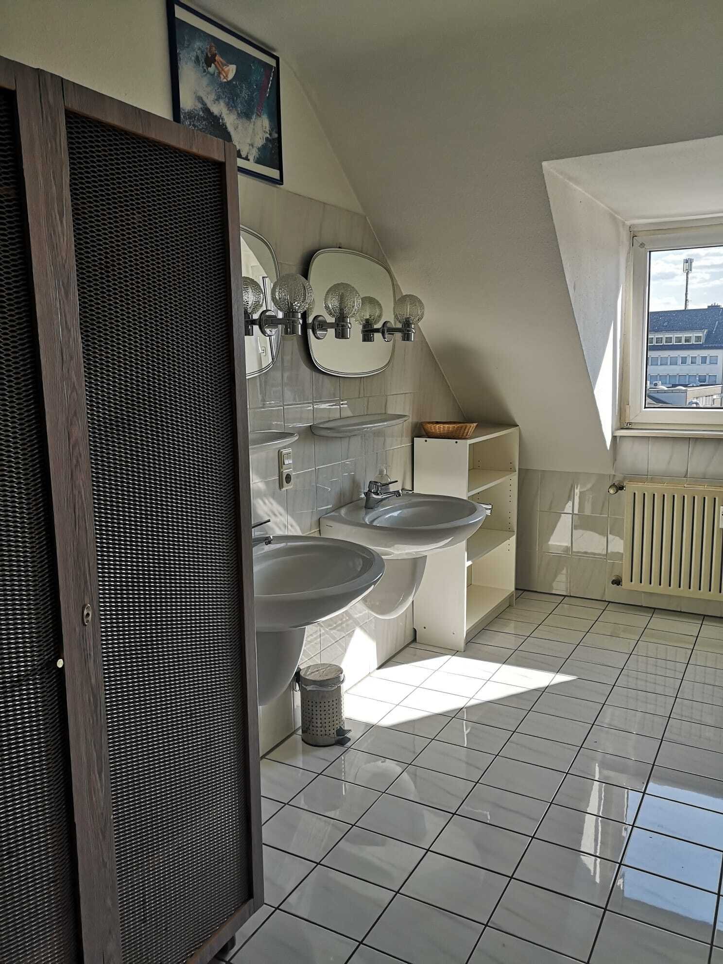 Ab Sofort / Möbliert / furnished - Gemütliche Dachgeschoss Wohnung - innenstadtnah