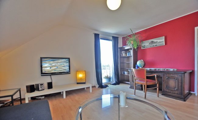 Ab Sofort / Möbliert / furnished - Gemütliche Dachgeschoss Wohnung - innenstadtnah
