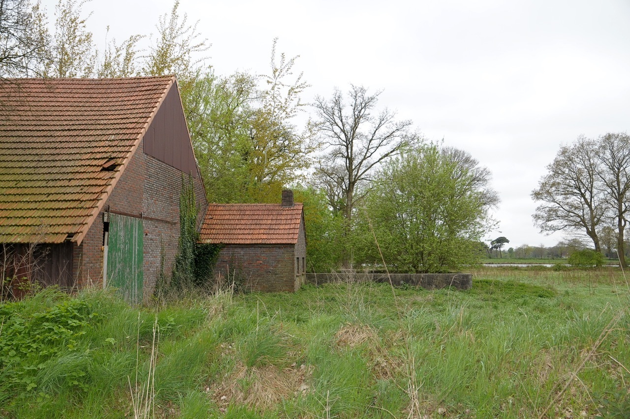 VERKAUFT! Traumhaftes Stück Land mit altem Resthof und eigenem See