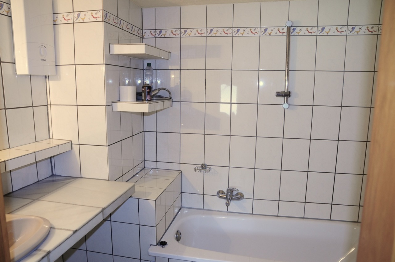 Kleine Doppelhaushälfte mit über 2000 m2 Gartengrundstück