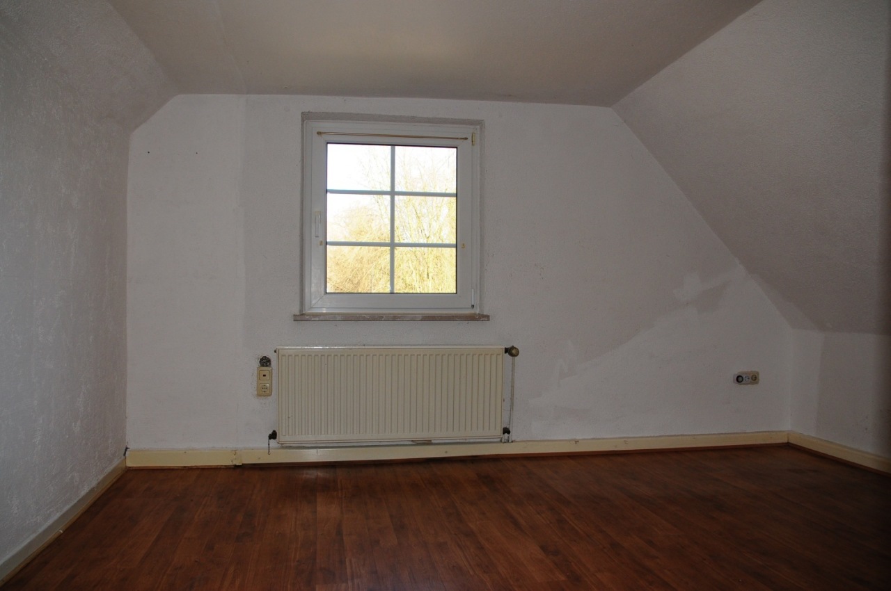 Kleine Doppelhaushälfte mit über 2000 m2 Gartengrundstück