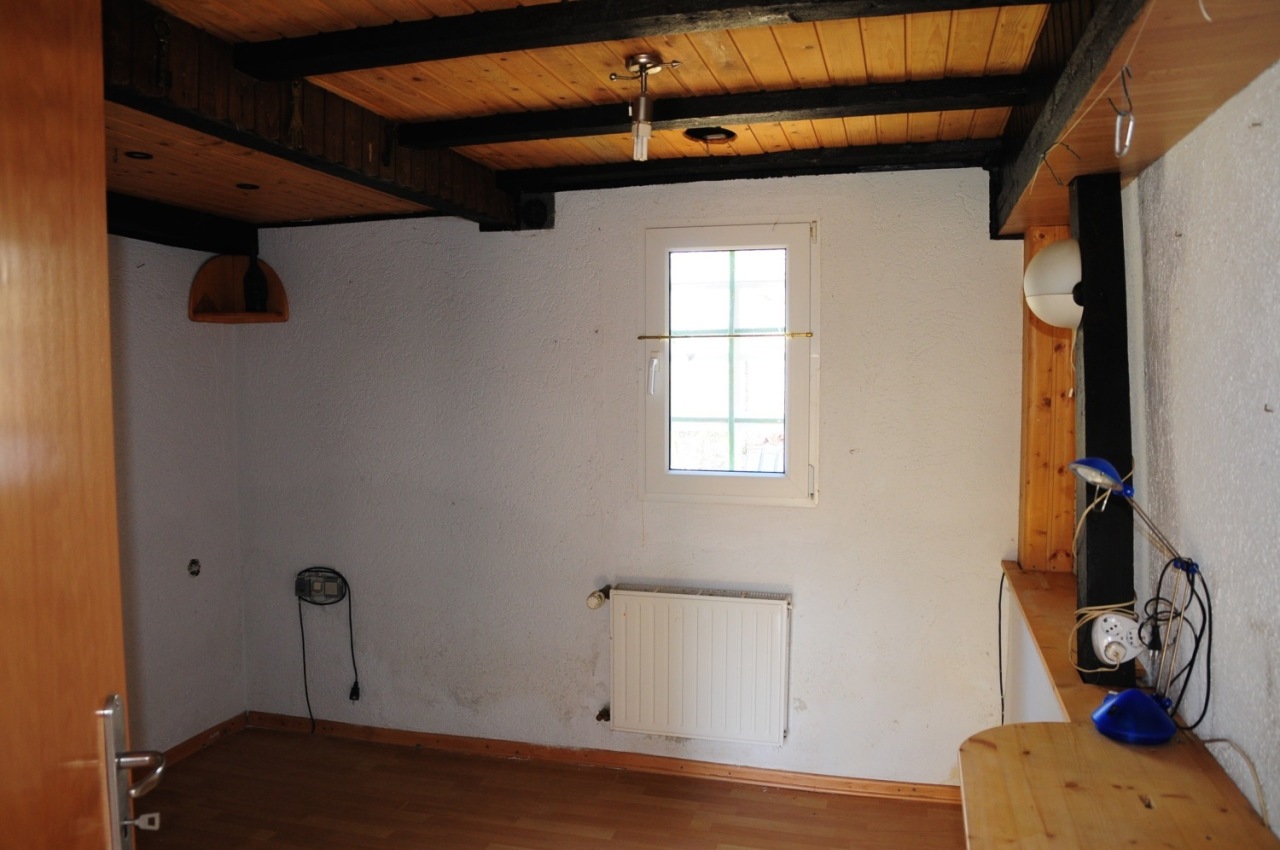 Kleine Doppelhaushälfte mit über 2000 m2 Gartengrundstück