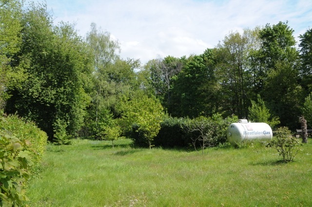 Kleine Doppelhaushälfte mit über 2000 m2 Gartengrundstück