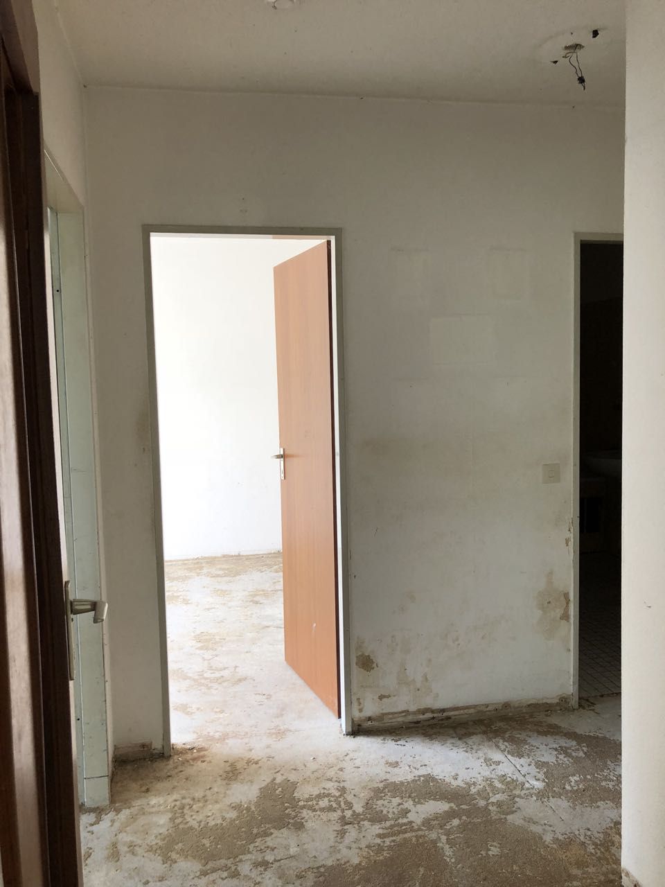 Dreizimmerwohnung am Nachbarsberg zur Renovierung vorbereitet