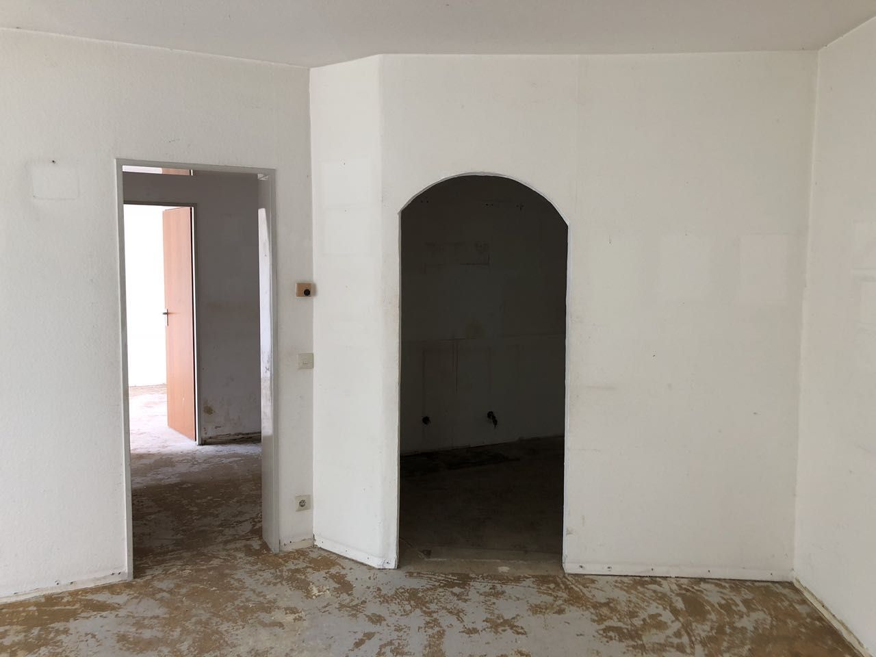 Dreizimmerwohnung am Nachbarsberg zur Renovierung vorbereitet