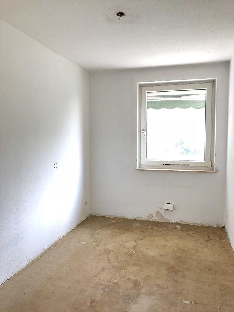 Dreizimmerwohnung am Nachbarsberg zur Renovierung vorbereitet