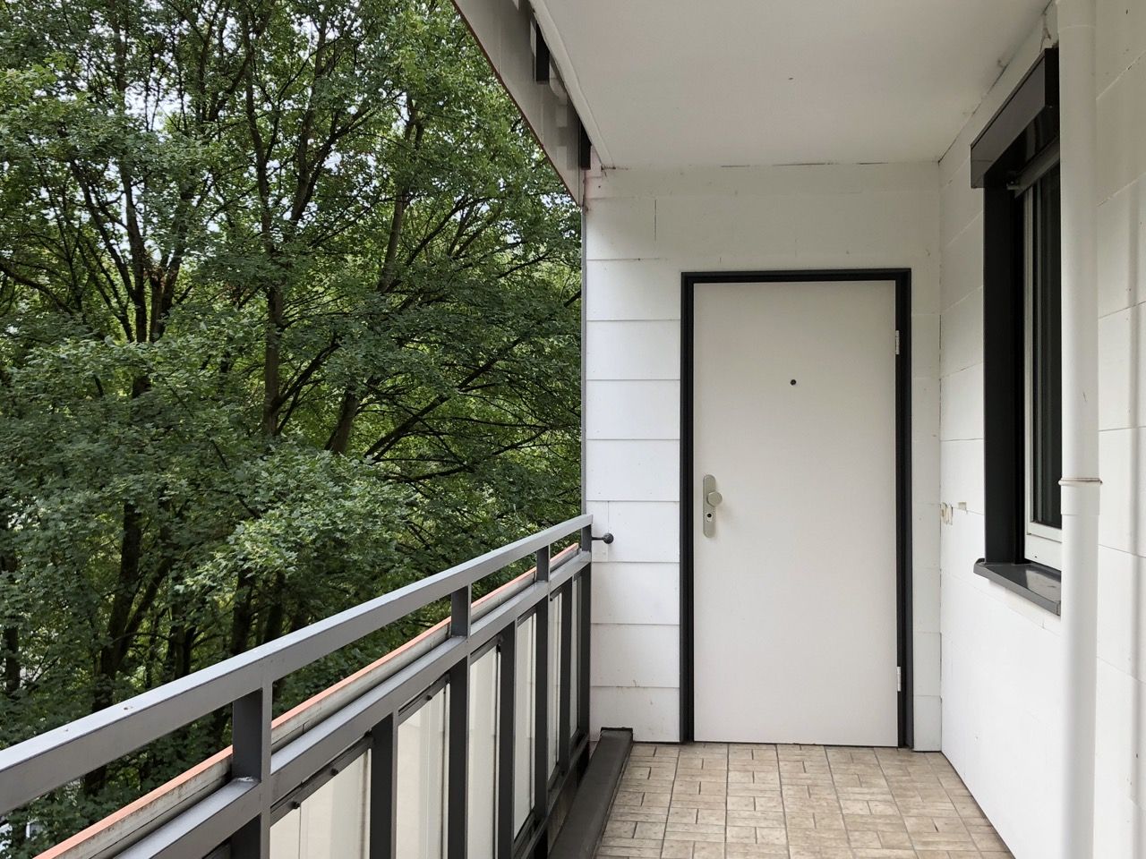 Dreizimmerwohnung am Nachbarsberg zur Renovierung vorbereitet