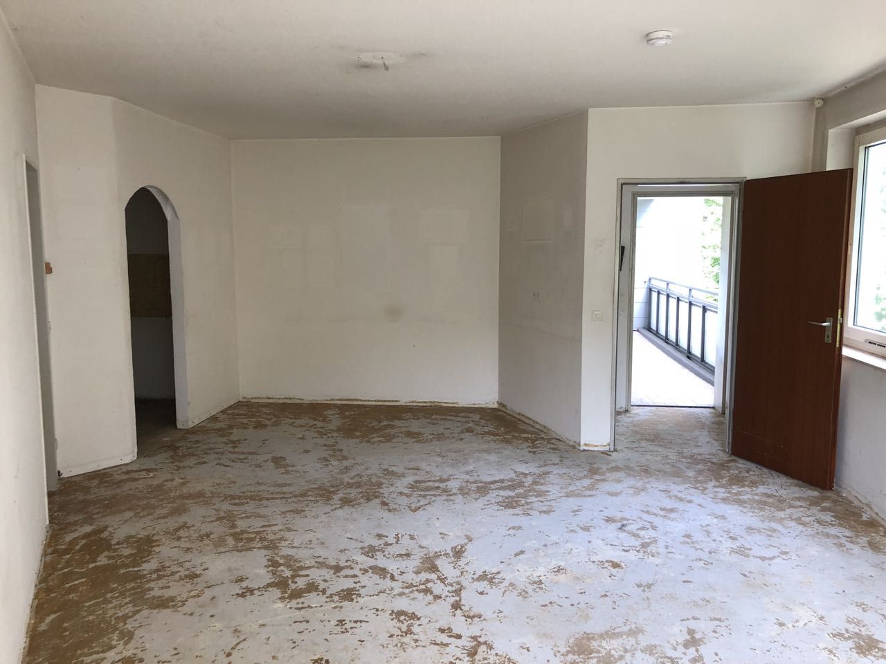 Dreizimmerwohnung am Nachbarsberg zur Renovierung vorbereitet