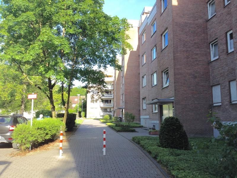 Topp gepflegte Wohnung in Ratingen-Ost mit herrlichem Sonnenbalkon und Pkw-Stellplatz