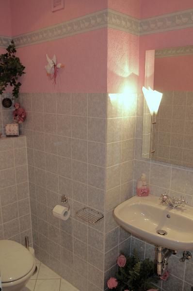Topp gepflegte Wohnung in Ratingen-Ost mit herrlichem Sonnenbalkon und Pkw-Stellplatz