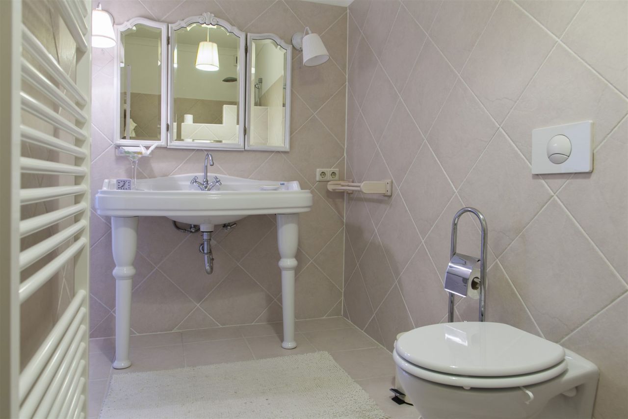 Stattliche Jugendstil-Villa auf 2.200 m² großem Anwesen