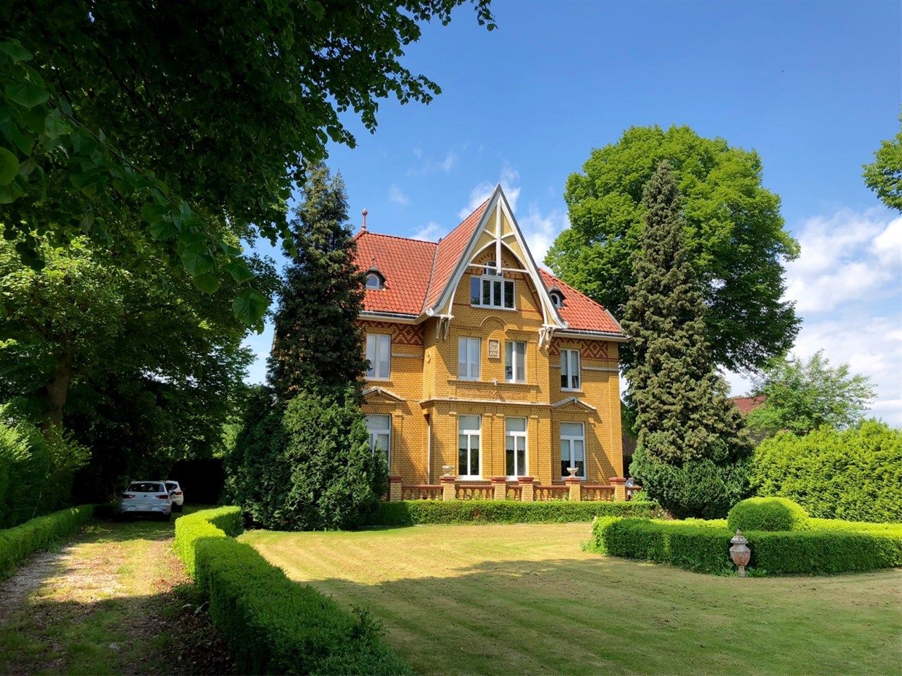 Stattliche Jugendstil-Villa auf 2.200 m² großem Anwesen