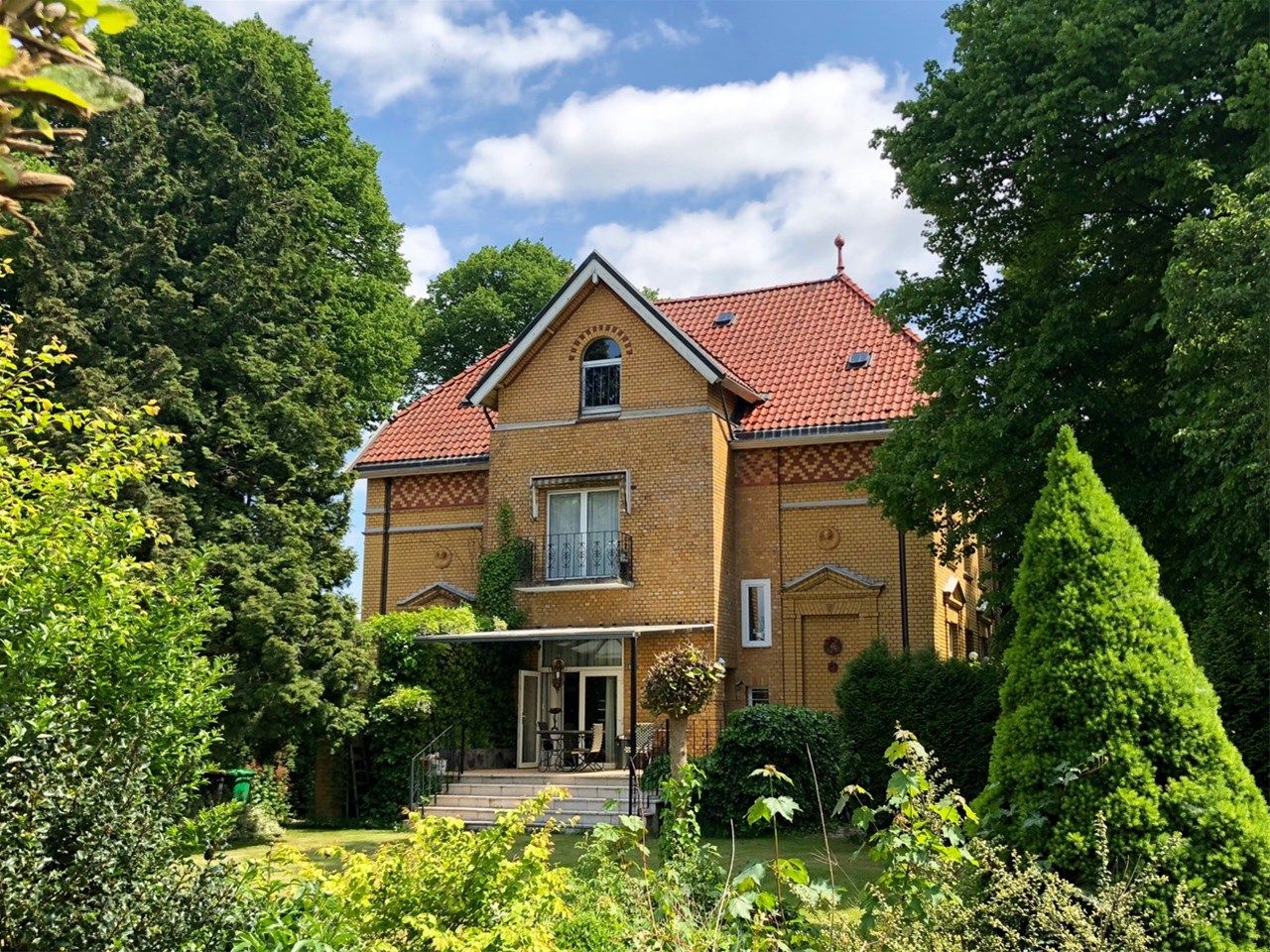 Stattliche Jugendstil-Villa auf 2.200 m² großem Anwesen