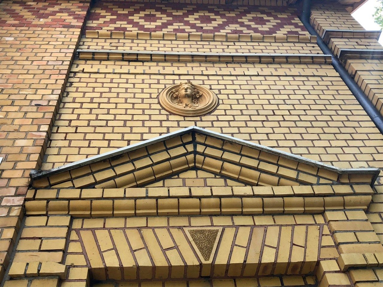 Stattliche Jugendstil-Villa auf 2.200 m² großem Anwesen