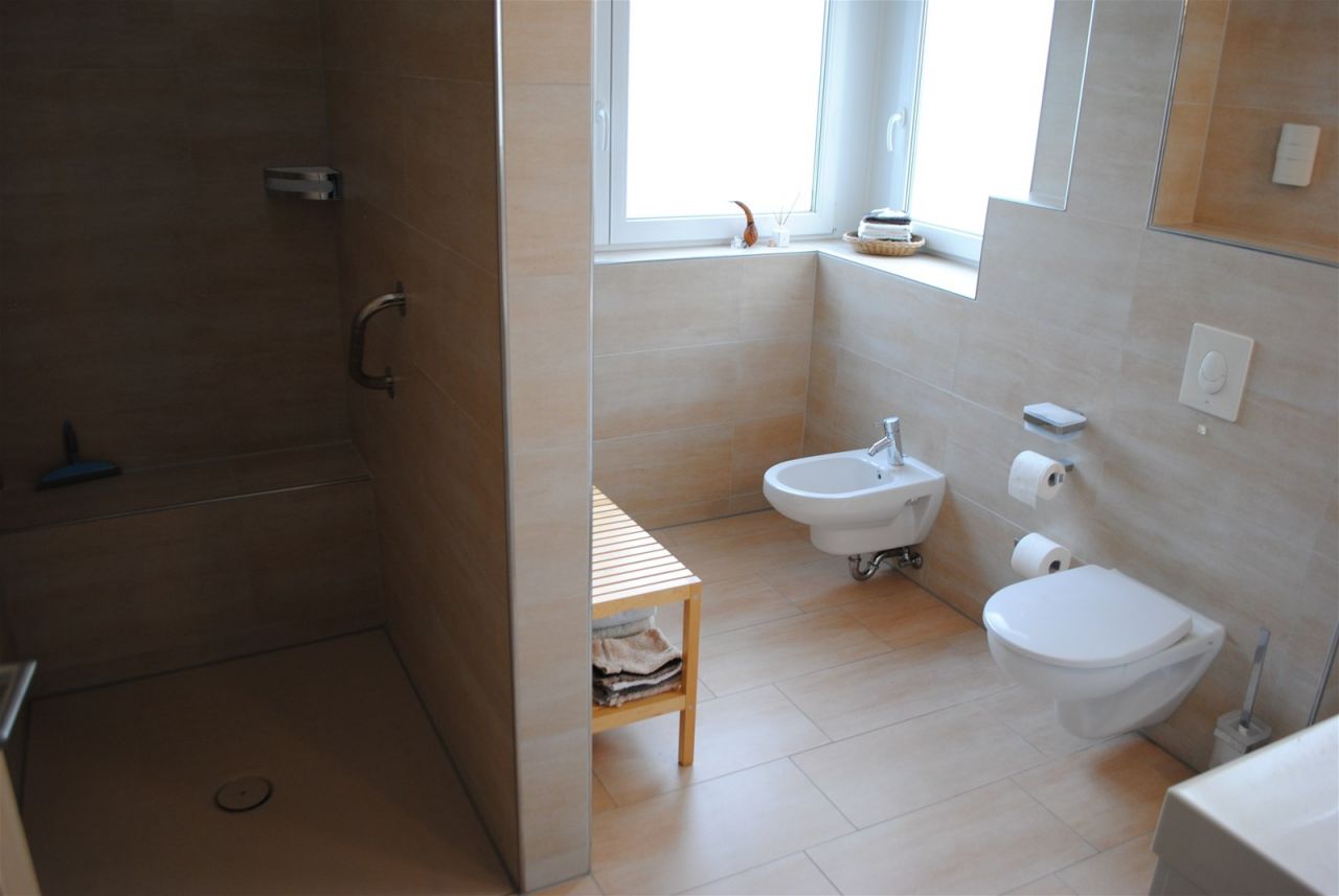 Ein Haus mit vielen Möglichkeiten für Atelier, Büro oder Praxis, barrierefrei im EG