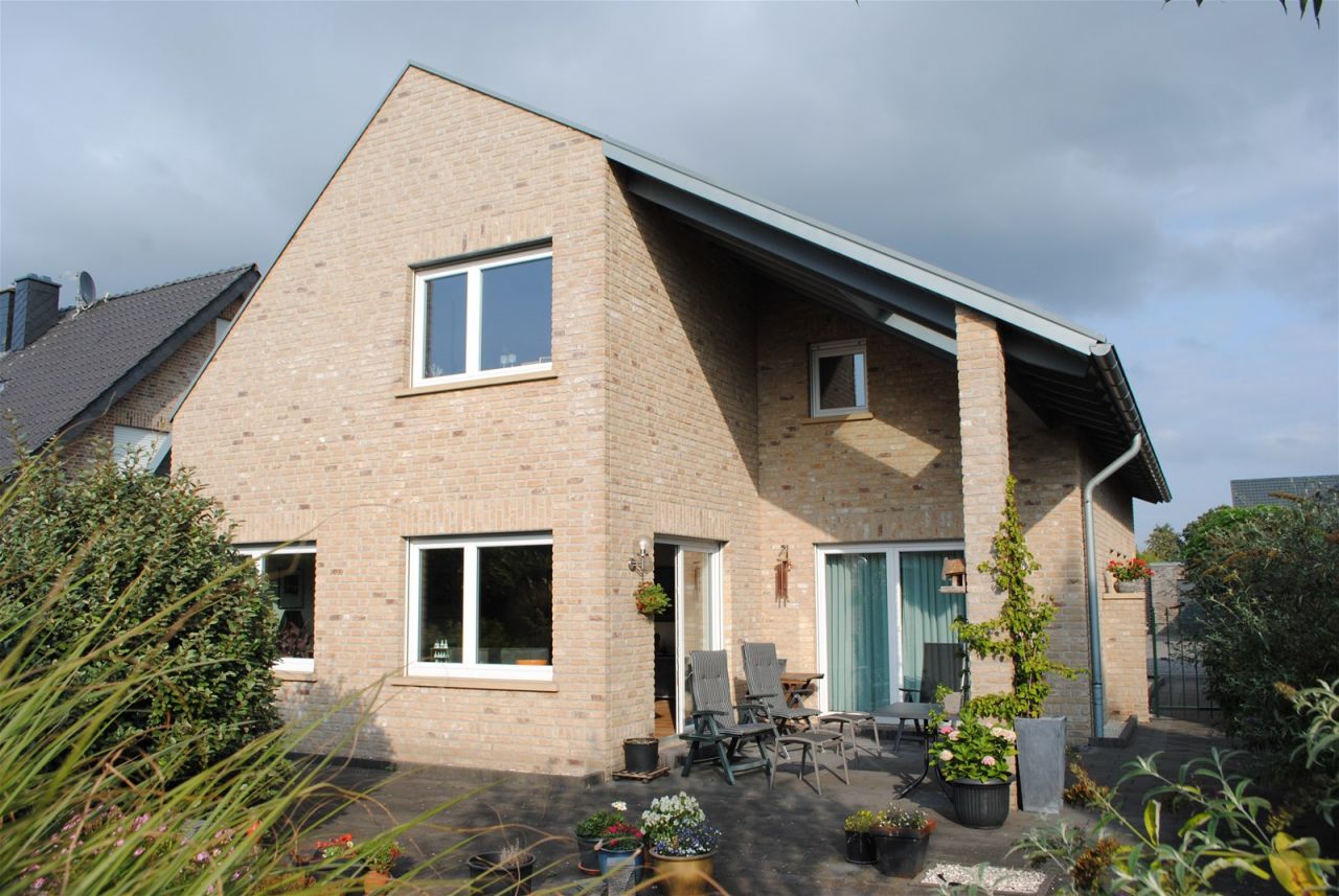 Ein Haus mit vielen Möglichkeiten für Atelier, Büro oder Praxis, barrierefrei im EG