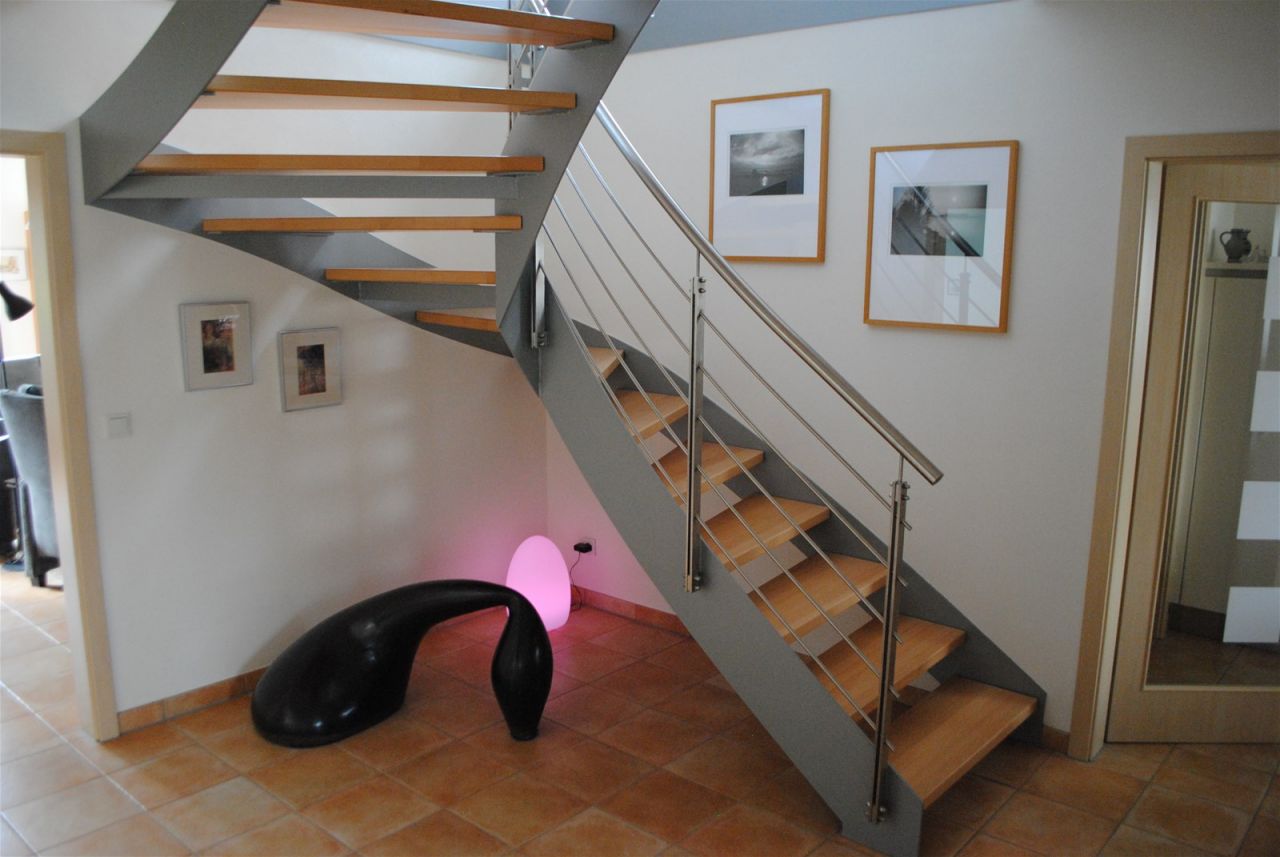 Ein Haus mit vielen Möglichkeiten für Atelier, Büro oder Praxis, barrierefrei im EG
