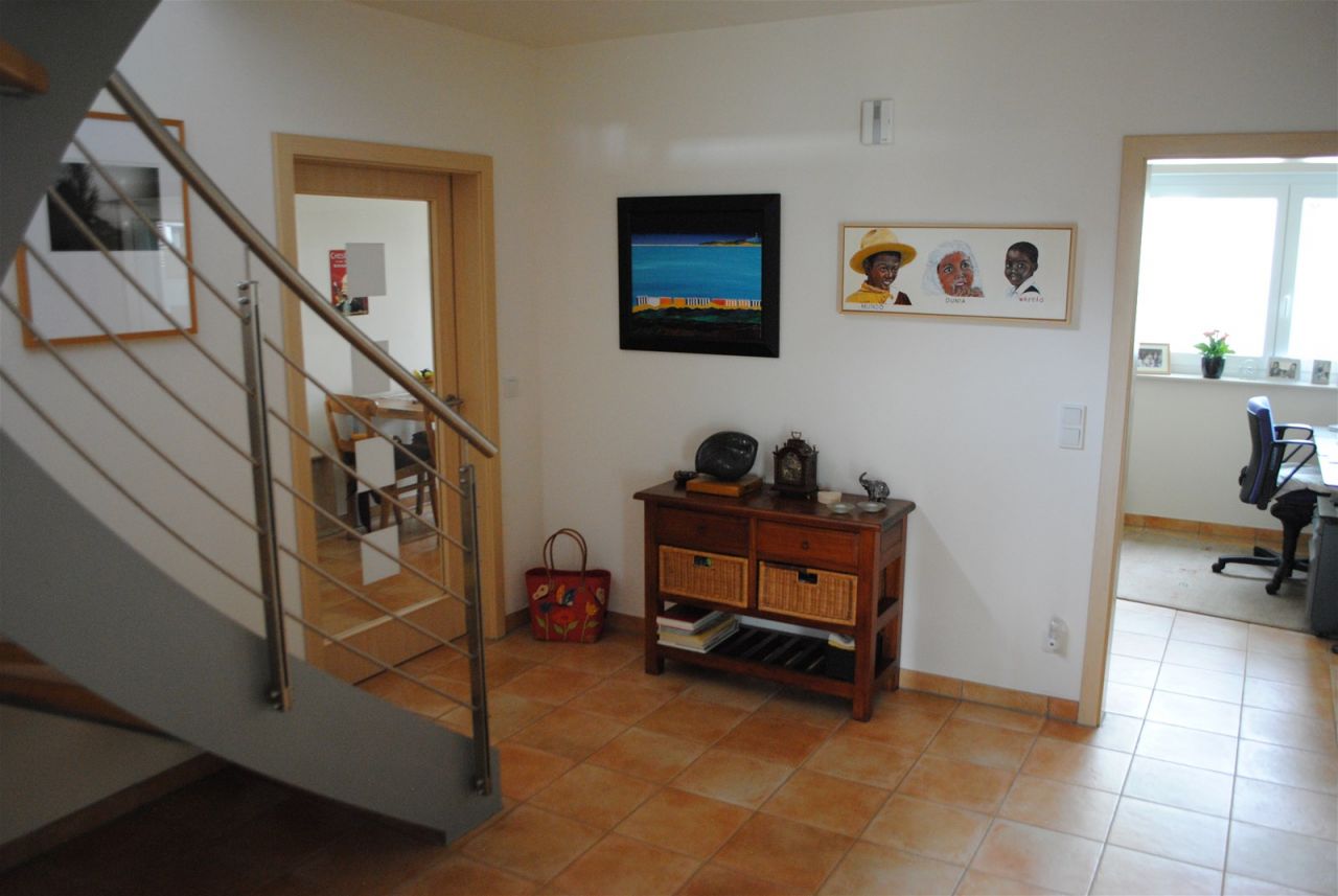 Ein Haus mit vielen Möglichkeiten für Atelier, Büro oder Praxis, barrierefrei im EG