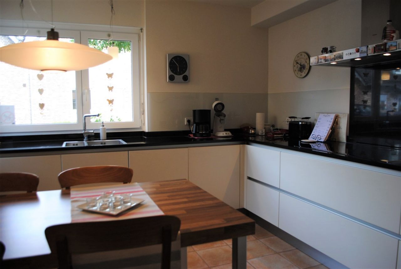 Ein Haus mit vielen Möglichkeiten für Atelier, Büro oder Praxis, barrierefrei im EG