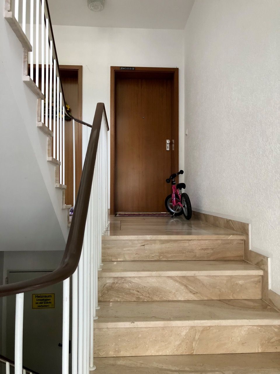 Nur 850 m bis zum Konrad-Adenauer-Platz - mit Balkon, Stellplatz, in ruhiger Sackgasse