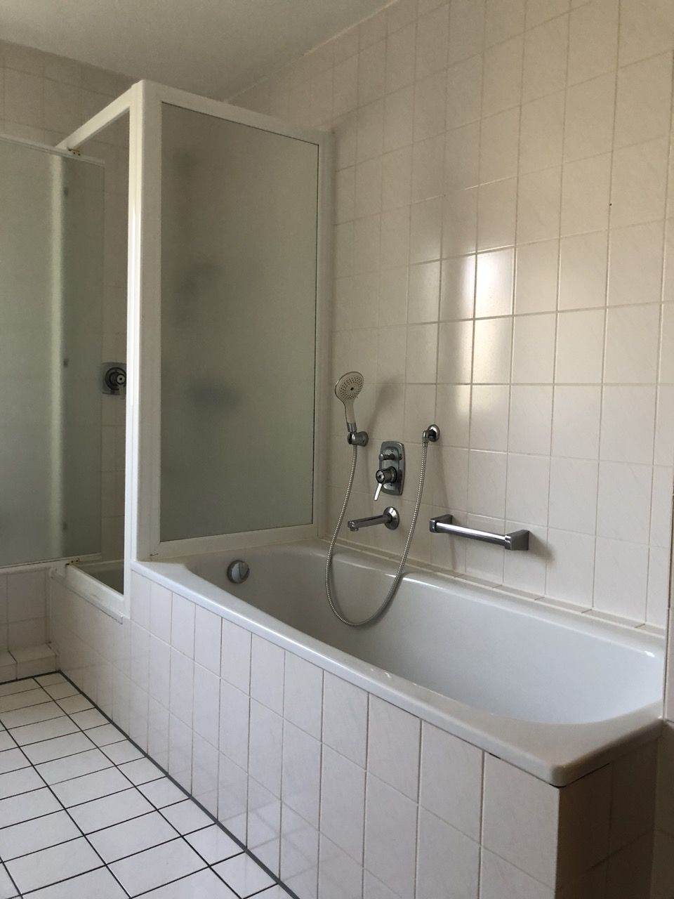 Nur 850 m bis zum Konrad-Adenauer-Platz - mit Balkon, Stellplatz, in ruhiger Sackgasse