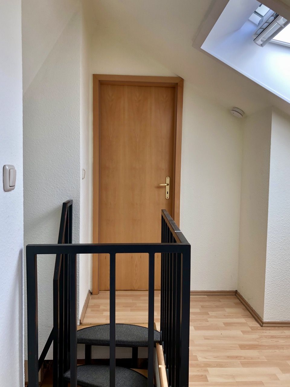 Lofthouse im Hof mit ausgebautem Sheddachgeschoss