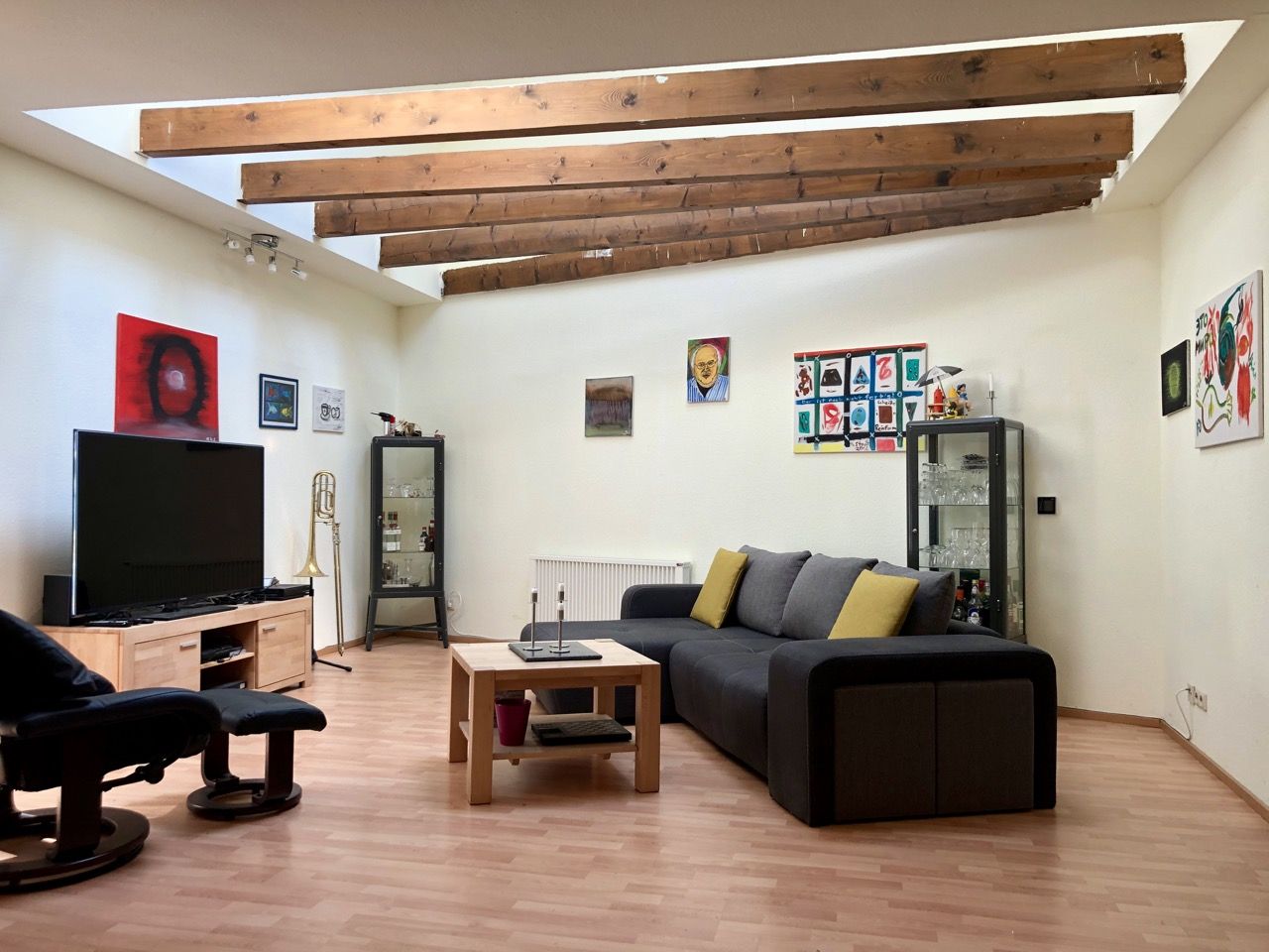Lofthouse im Hof mit ausgebautem Sheddachgeschoss