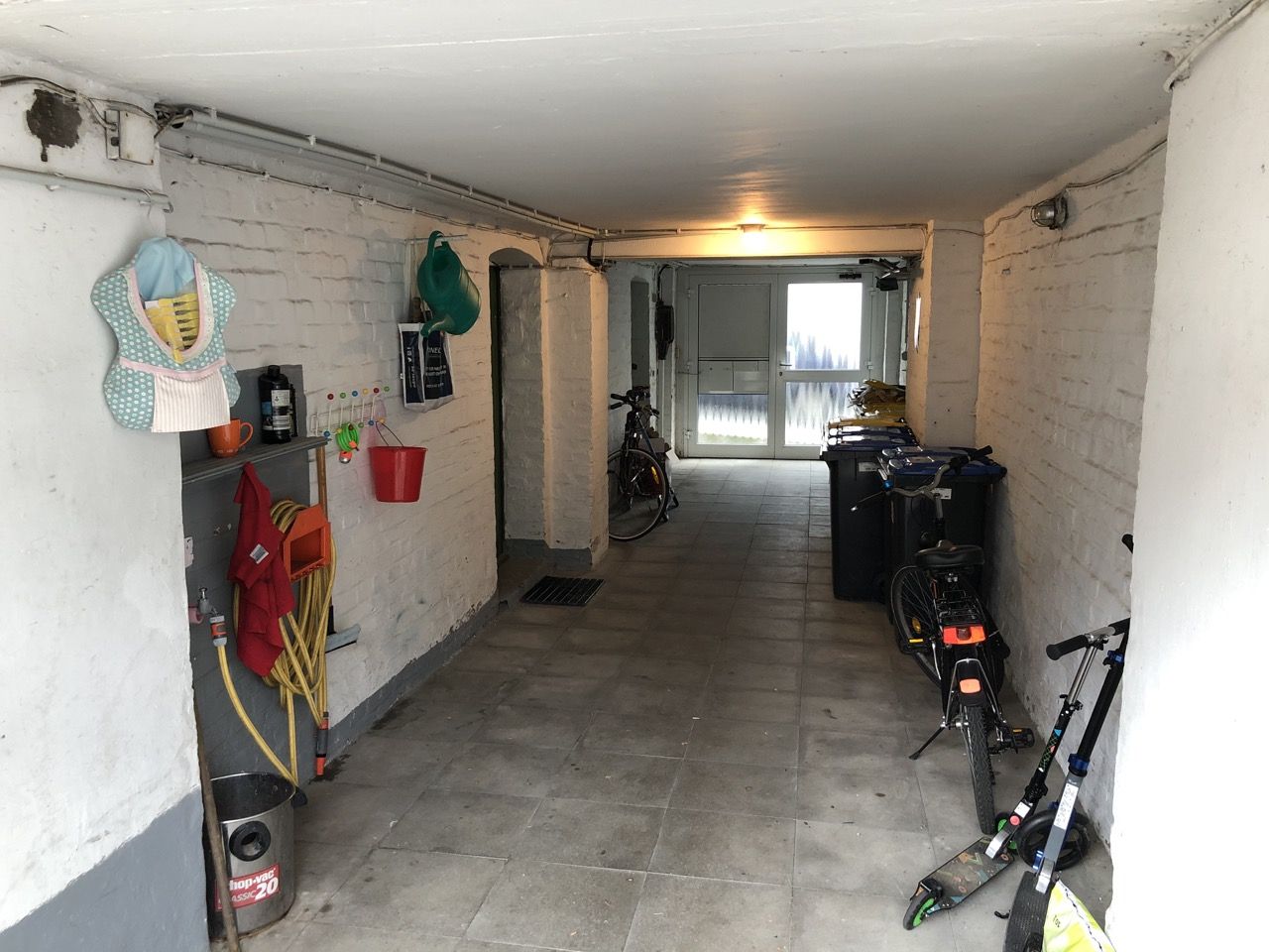 Lofthouse im Hof mit ausgebautem Sheddachgeschoss