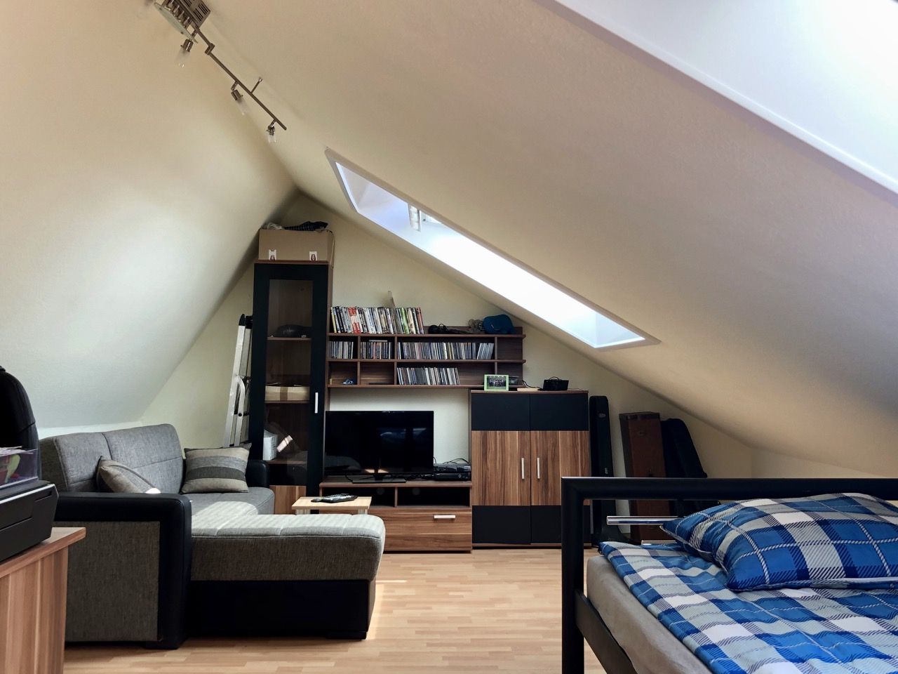 Lofthouse im Hof mit ausgebautem Sheddachgeschoss