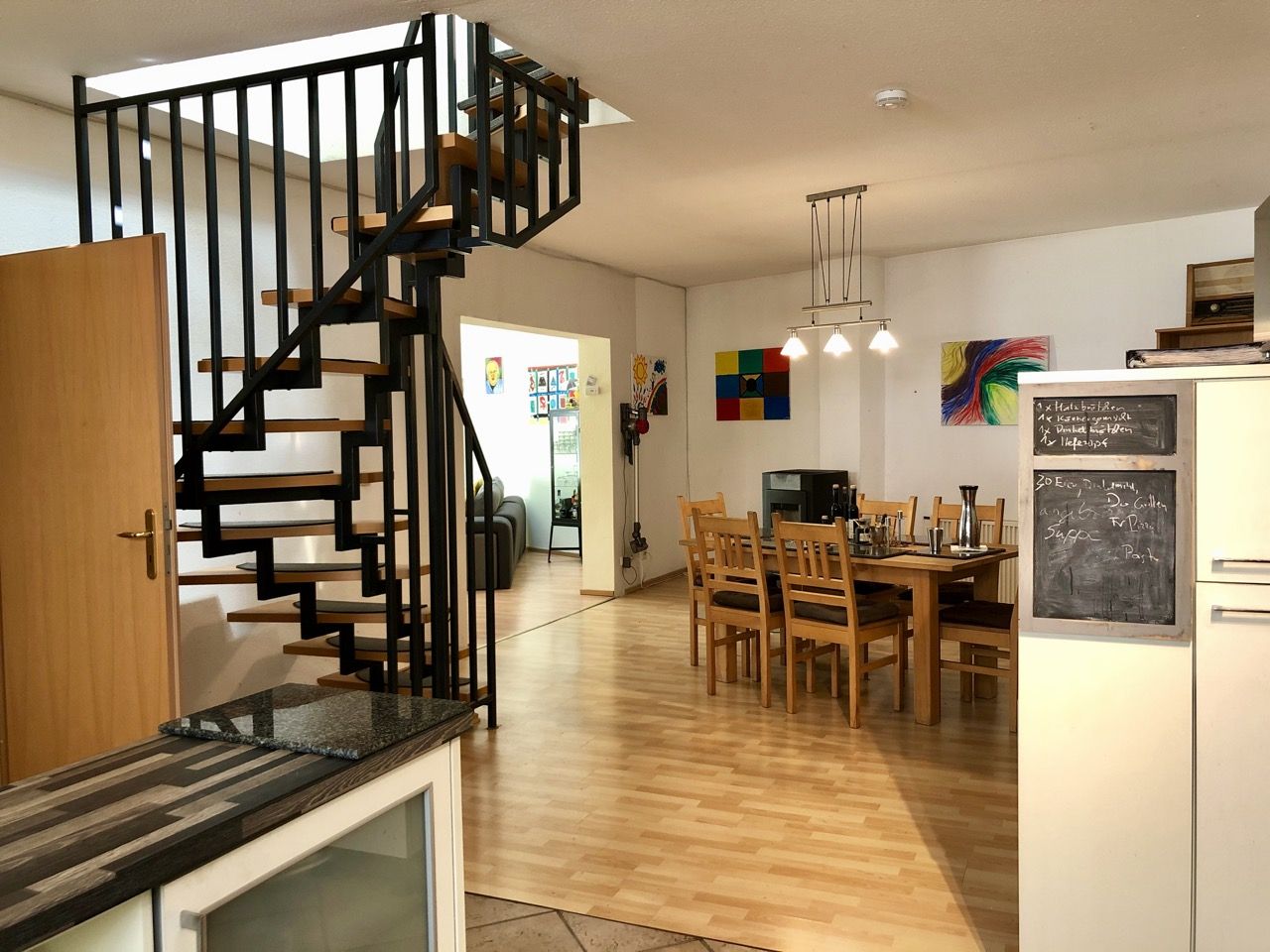 Lofthouse im Hof mit ausgebautem Sheddachgeschoss