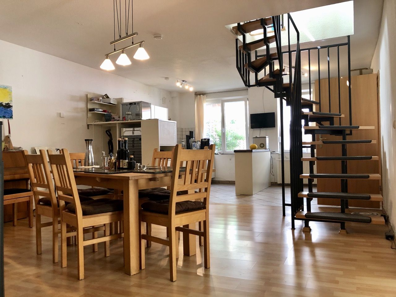Lofthouse im Hof mit ausgebautem Sheddachgeschoss